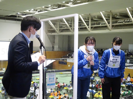 インタビューで工夫点を紹介する栃木県代表の選手たち