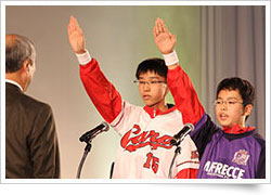 選手宣誓を行う広島県代表選手たち
