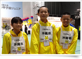 実技競技2で優勝し、笑顔を見せる沖縄県代表チーム